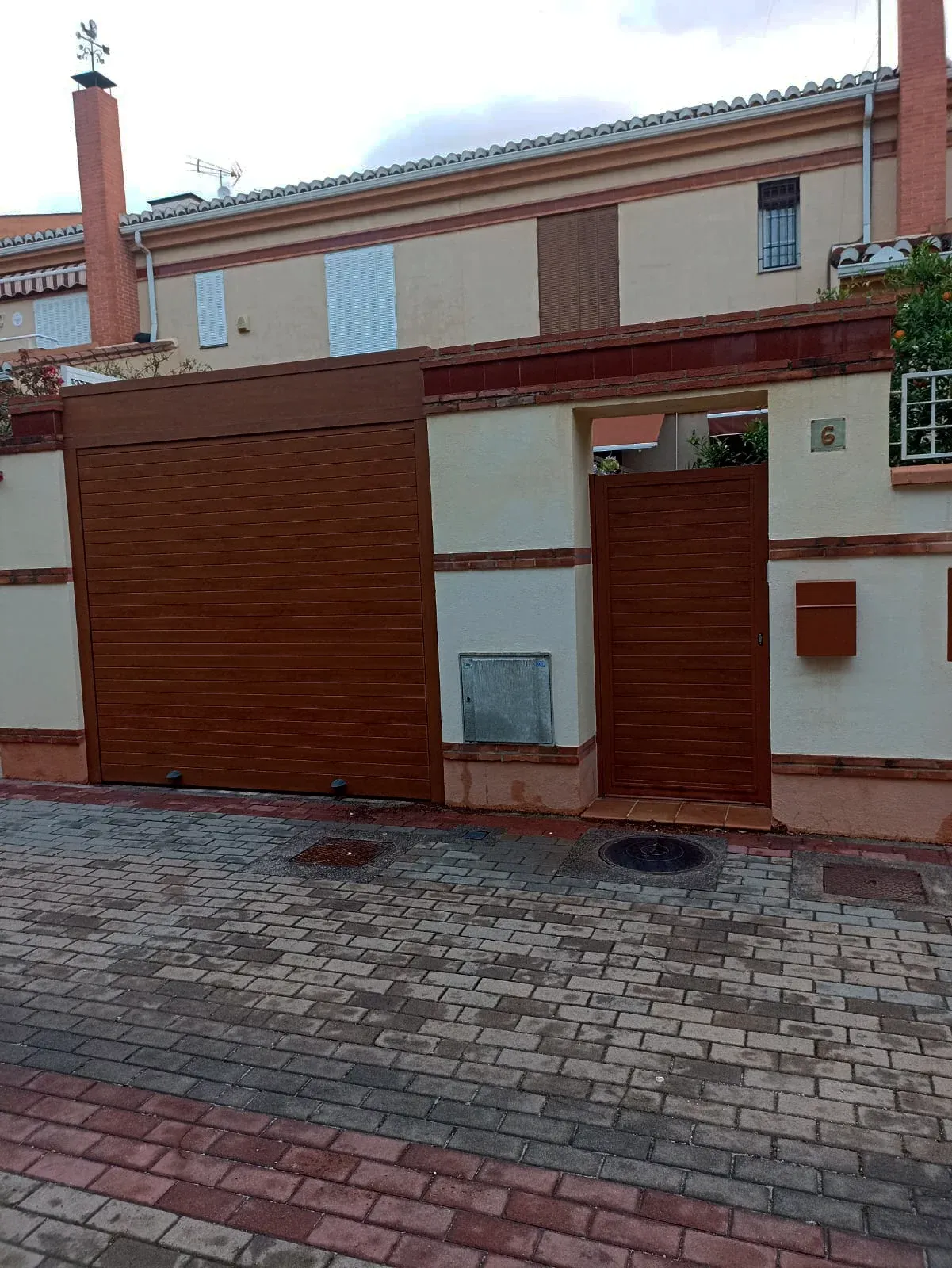 AUTOMATISMOS NEVADA PUERTAS AUTOMÁTICAS